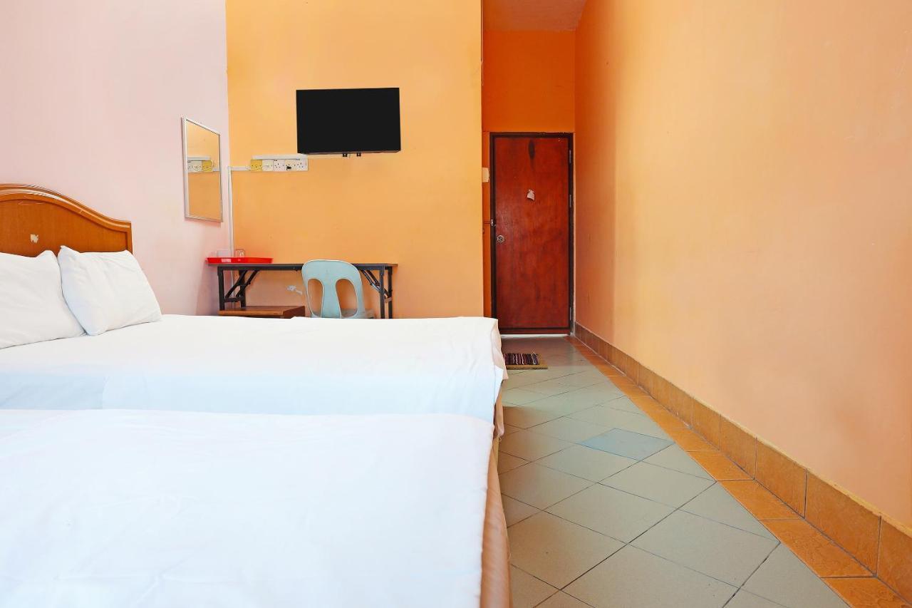 Oyo 90598 Living House C0 Hotel Kuching Exterior foto