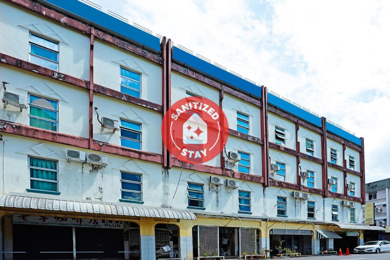 Oyo 90598 Living House C0 Hotel Kuching Exterior foto