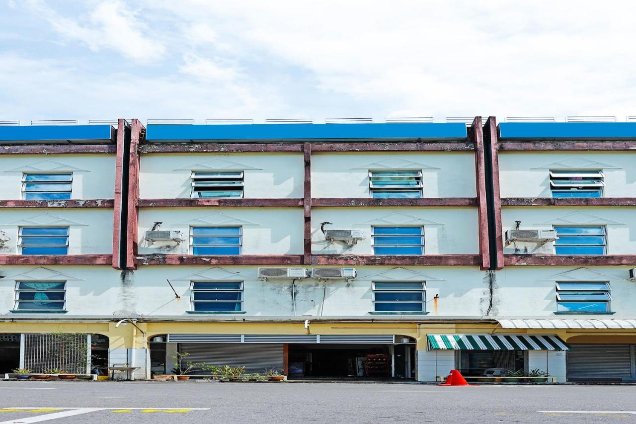 Oyo 90598 Living House C0 Hotel Kuching Exterior foto