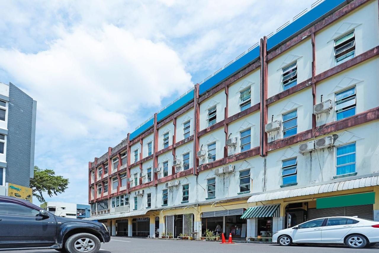 Oyo 90598 Living House C0 Hotel Kuching Exterior foto