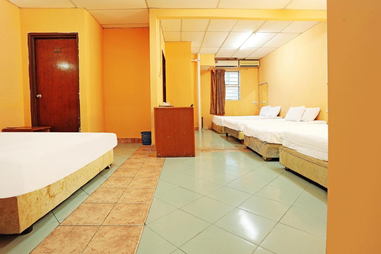 Oyo 90598 Living House C0 Hotel Kuching Exterior foto