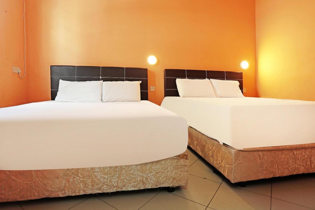 Oyo 90598 Living House C0 Hotel Kuching Exterior foto