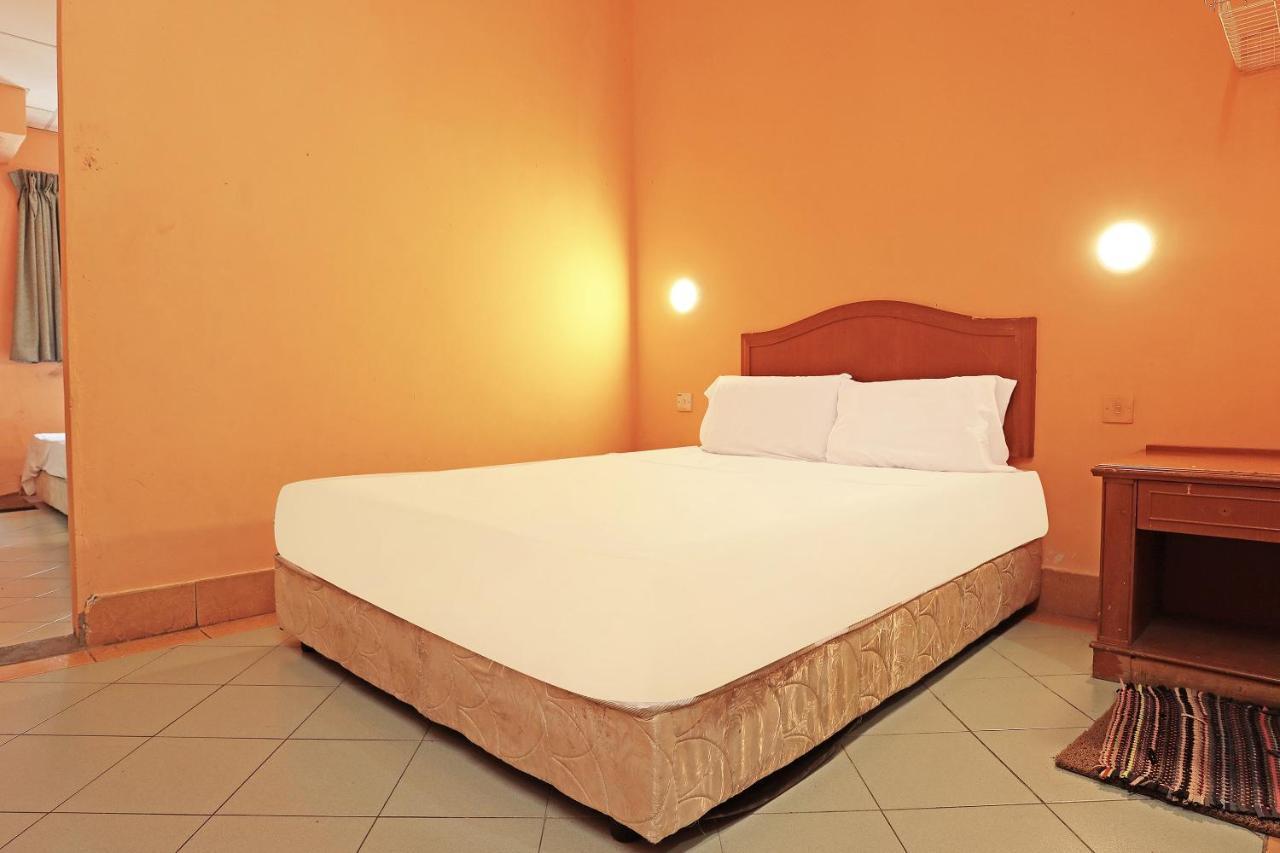 Oyo 90598 Living House C0 Hotel Kuching Exterior foto