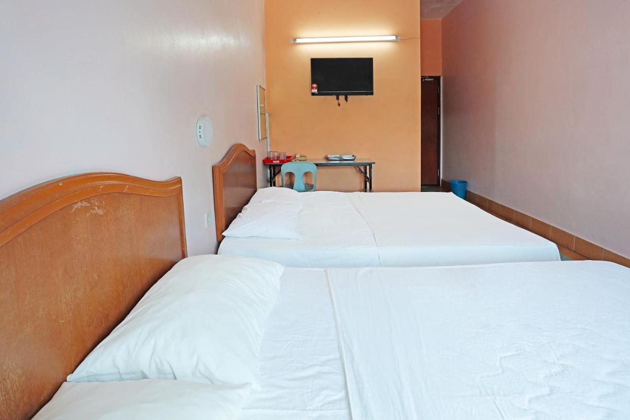Oyo 90598 Living House C0 Hotel Kuching Exterior foto