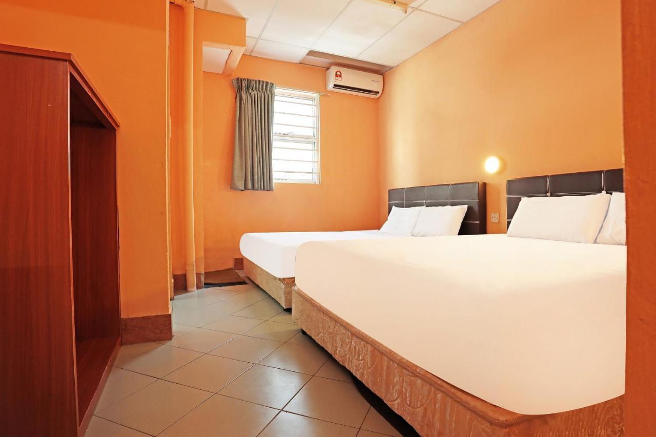 Oyo 90598 Living House C0 Hotel Kuching Exterior foto