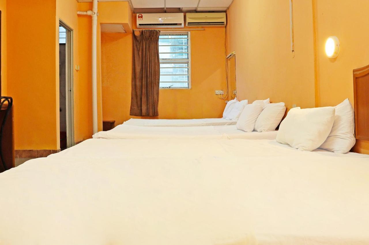 Oyo 90598 Living House C0 Hotel Kuching Exterior foto