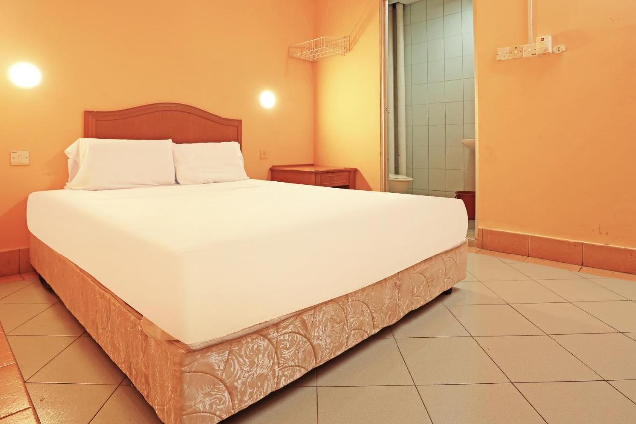 Oyo 90598 Living House C0 Hotel Kuching Exterior foto